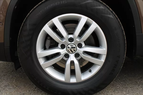 Volkswagen Tiguan 2,0 TDI ČR,1.MAJ,DPH,SERVIS - foto 24