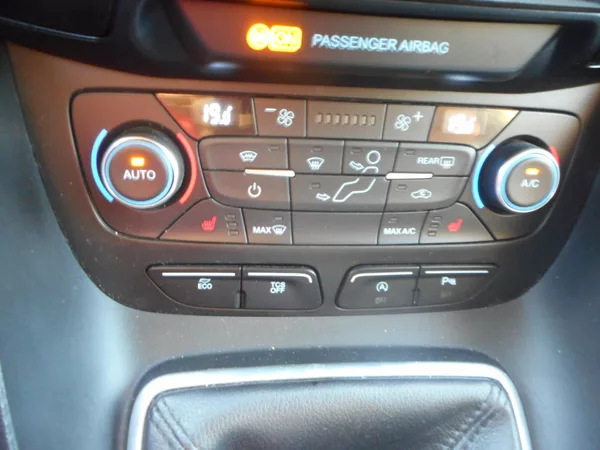 Ford Tourneo Connect 1,5-PANORAM-TAŽNÉ-VYHŘ.SEDAČKY - foto 12