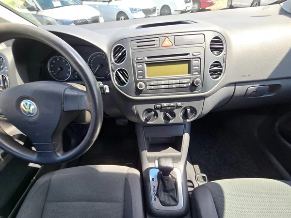 Volkswagen Golf Plus 1.6 FSI Trend DSG - foto 15