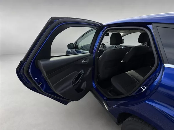 Ford Focus 1.0 Ecoboost Titanium - foto 11