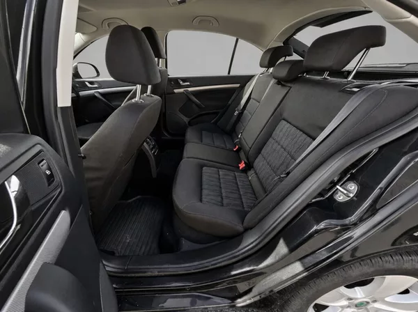 Škoda Octavia 1.6 TDi 77Kw Elegance - foto 12
