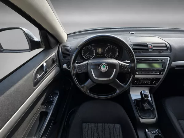 Škoda Octavia 1.6 TDi 77Kw Elegance - foto 14