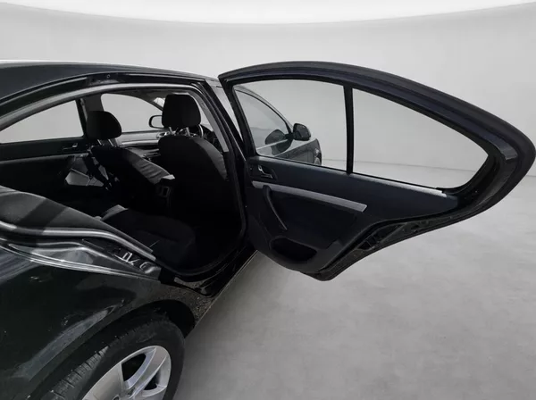 Škoda Octavia 1.6 TDi 77Kw Elegance - foto 18