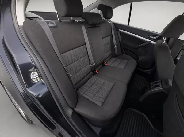 Škoda Octavia 1.6 TDi 77Kw Elegance - foto 19