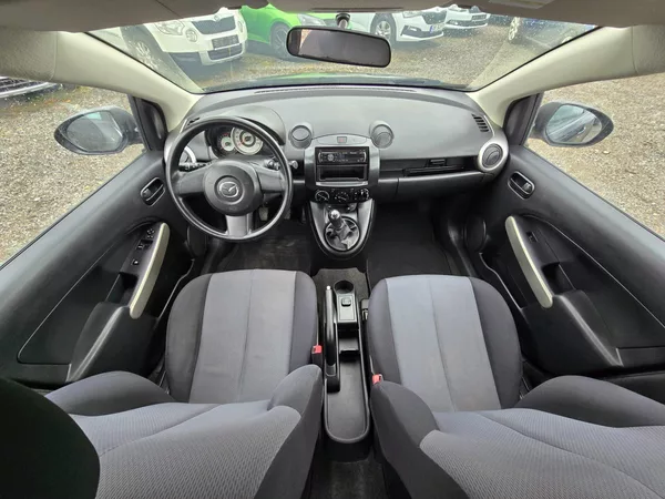 Mazda 2 1.3 MZR 55KE klima - foto 13