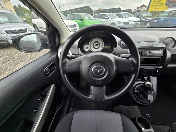 Mazda 2 1.3 MZR 55KE klima - foto 14