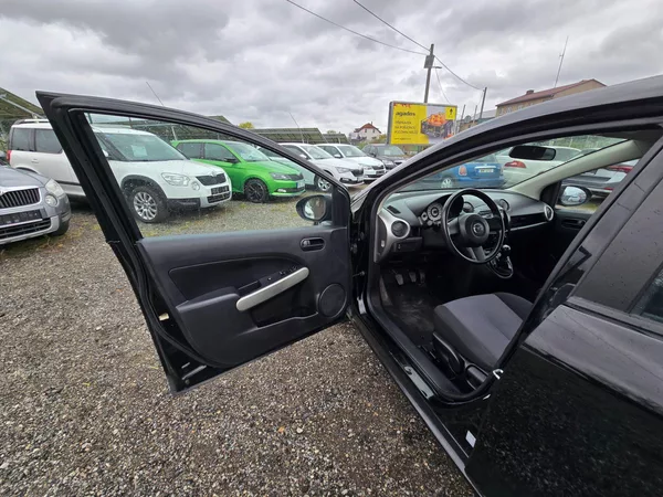 Mazda 2 1.3 MZR 55KE klima - foto 9