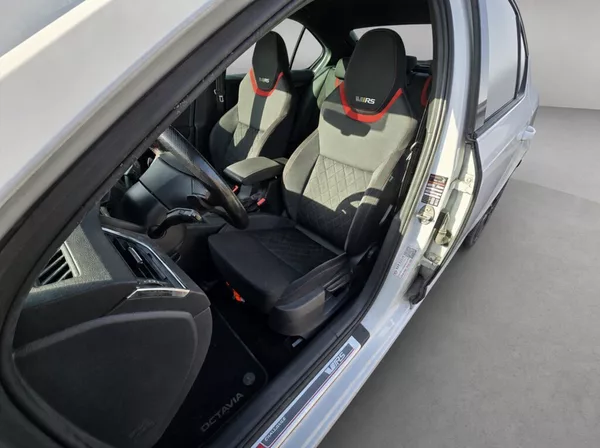 Škoda Octavia RS 2.0 TDi 135KW DSG - foto 10