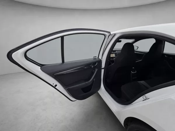 Škoda Octavia RS 2.0 TDi 135KW DSG - foto 11