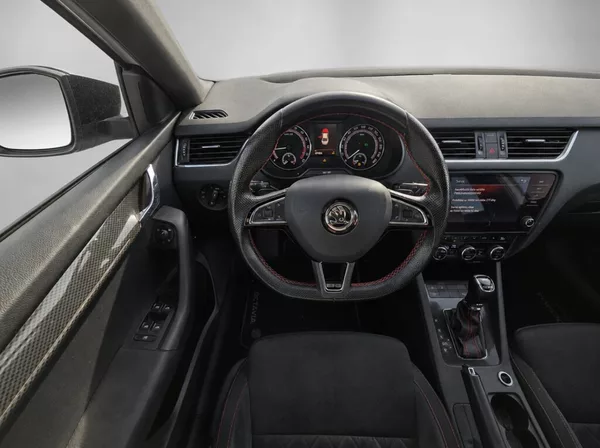 Škoda Octavia RS 2.0 TDi 135KW DSG - foto 14