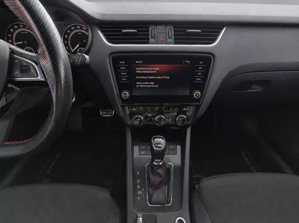 Škoda Octavia RS 2.0 TDi 135KW DSG - foto 15