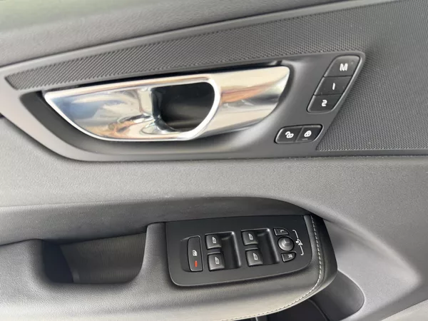 Volvo XC60 T6 AWD*Recharge*Inscription - foto 31