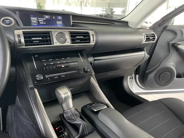 Lexus IS 300h IS 300h*AUT*Hybrid*Kamera* - foto 18