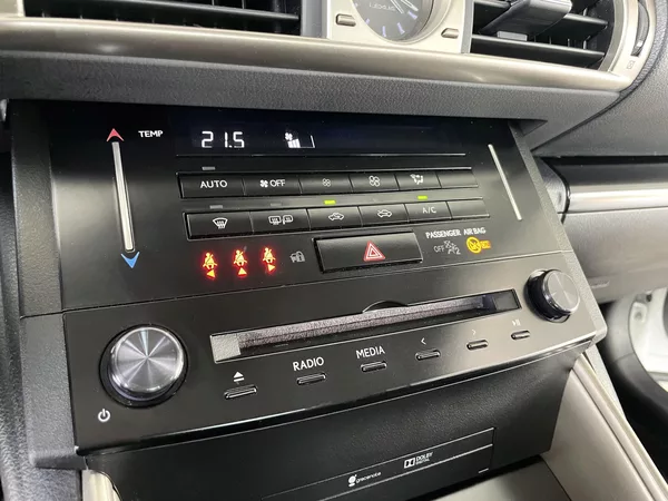 Lexus IS 300h IS 300h*AUT*Hybrid*Kamera* - foto 21
