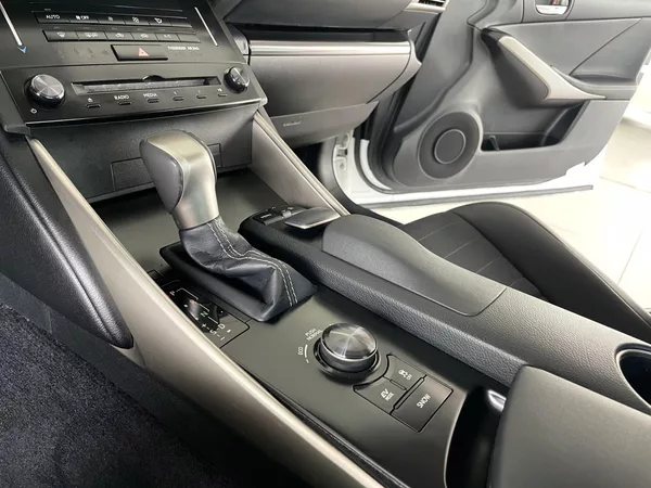 Lexus IS 300h IS 300h*AUT*Hybrid*Kamera* - foto 22