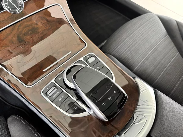 Mercedes-Benz Třídy C 250d 4Matic*Distronic*AirMatic - foto 23