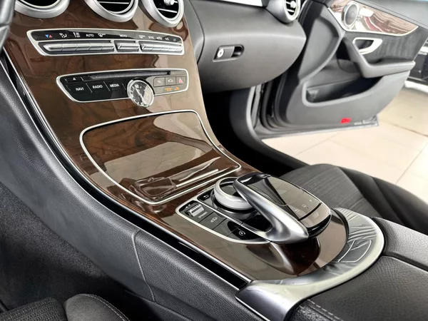 Mercedes-Benz Třídy C 250d 4Matic*Distronic*AirMatic - foto 24