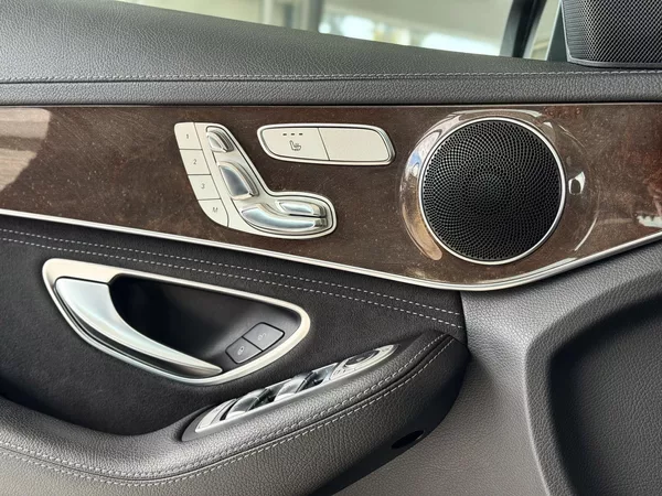 Mercedes-Benz Třídy C 250d 4Matic*Distronic*AirMatic - foto 28