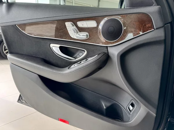 Mercedes-Benz Třídy C 250d 4Matic*Distronic*AirMatic - foto 30