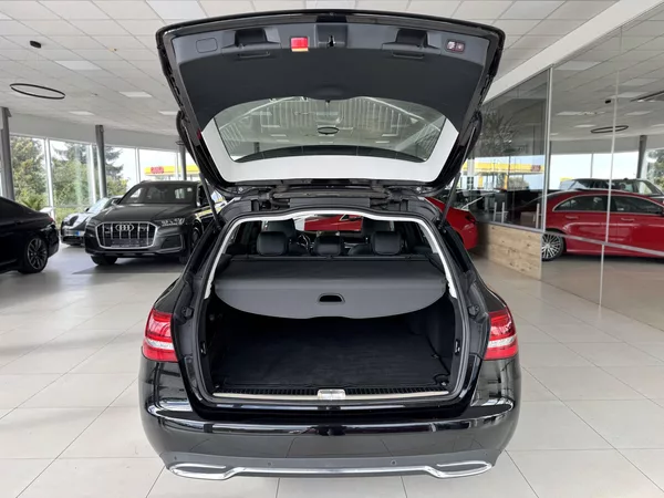 Mercedes-Benz Třídy C 250d 4Matic*Distronic*AirMatic - foto 32