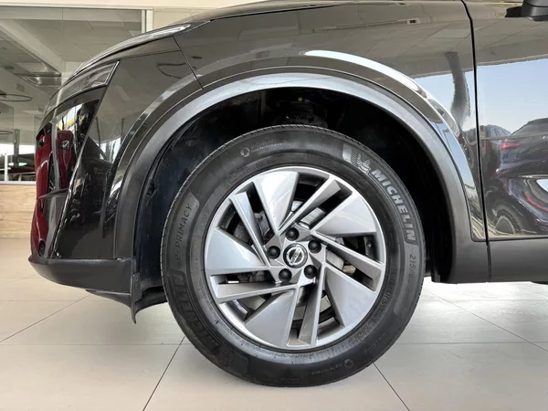 Nissan Qashqai 1,3DIG-T 140*Distronic*360kam - foto 32
