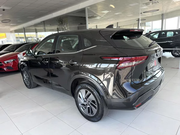 Nissan Qashqai 1,3DIG-T 140*Distronic*360kam - foto 6