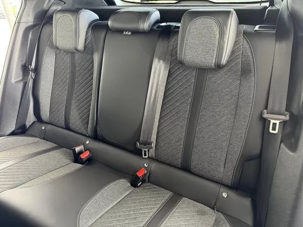 Peugeot 2008 1,2PT 130*AT8*Allure*Kamer*DPH - foto 16