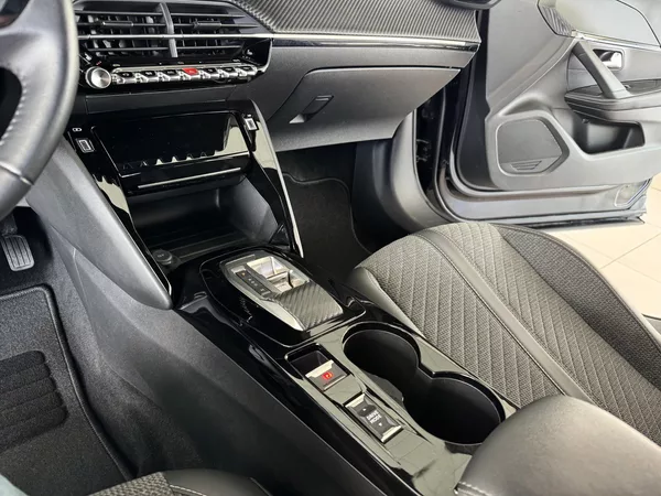 Peugeot 2008 1,2PT 130*AT8*Allure*Kamer*DPH - foto 26