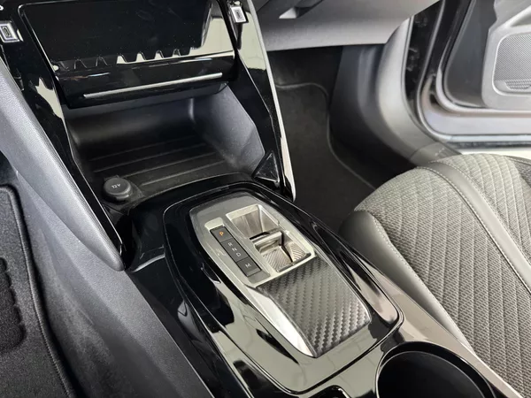 Peugeot 2008 1,2PT 130*AT8*Allure*Kamer*DPH - foto 27
