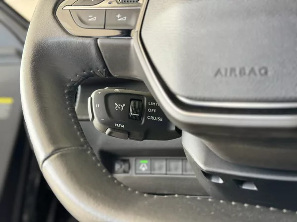 Peugeot 2008 1,2PT 130*AT8*Allure*Kamer*DPH - foto 30
