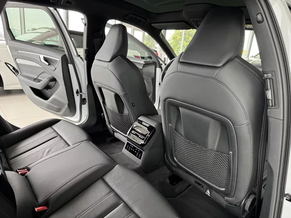 Audi A6 TDI S-LINE*Matrix*360K*Skladem - foto 17