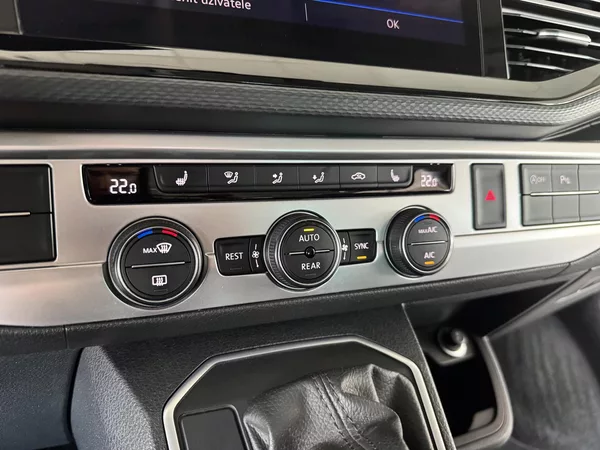 Volkswagen Multivan - foto 22