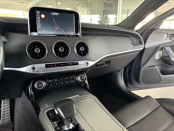 Kia Stinger 3,3TGDI V6*4WD*HUD*360kam*DPH - foto 20