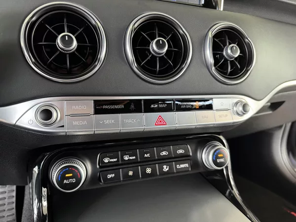 Kia Stinger 3,3TGDI V6*4WD*HUD*360kam*DPH - foto 24