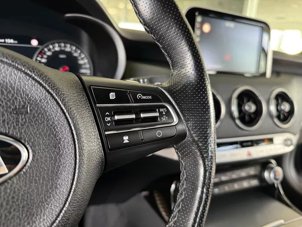 Kia Stinger 3,3TGDI V6*4WD*HUD*360kam*DPH - foto 31