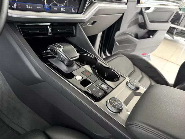 Volkswagen Touareg 3,0TDI 210kW*Discover*Vzduch - foto 26