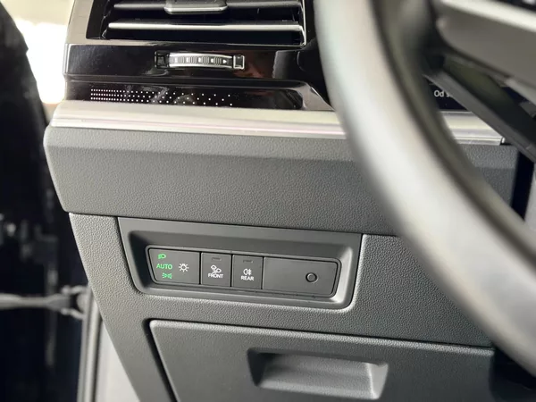 Volkswagen Touareg 3,0TDI 210kW*Discover*Vzduch - foto 34