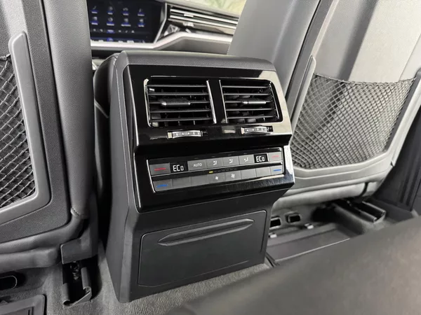 Volkswagen Touareg 3,0TDI 210kW*Discover*Vzduch - foto 40