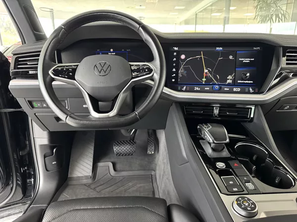 Volkswagen Touareg 3,0TDI 210kW*Discover*Vzduch - foto 9