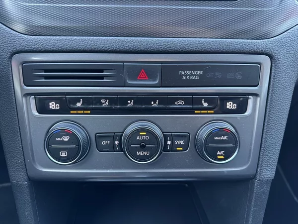 Volkswagen Golf Sportsvan 1.4TSi DSG Xenony Navi Tažné Z - foto 8