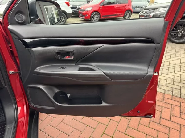 Mitsubishi Outlander 2.0i Mivec Automat LED 7Míst - foto 16