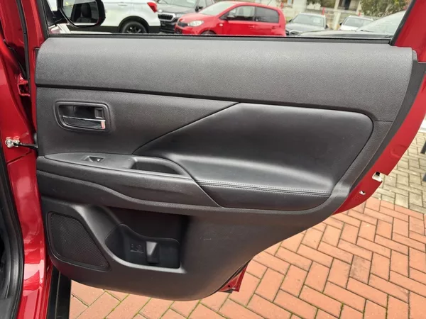 Mitsubishi Outlander 2.0i Mivec Automat LED 7Míst - foto 18