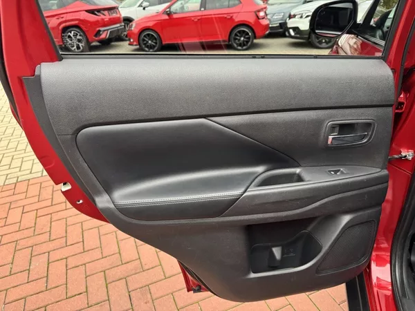 Mitsubishi Outlander 2.0i Mivec Automat LED 7Míst - foto 23