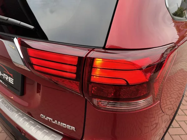 Mitsubishi Outlander 2.0i Mivec Automat LED 7Míst - foto 37