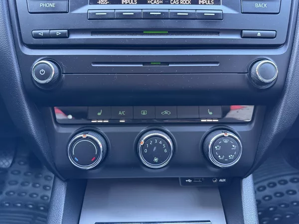 Škoda Octavia 2.0TDi Klima Tempomat BT - foto 12