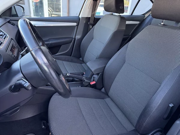Škoda Octavia 2.0TDi Klima Tempomat BT - foto 27