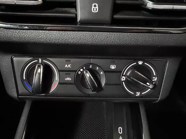 Škoda Scala 1.0 TSI 70kw Ambition - CZ - foto 14