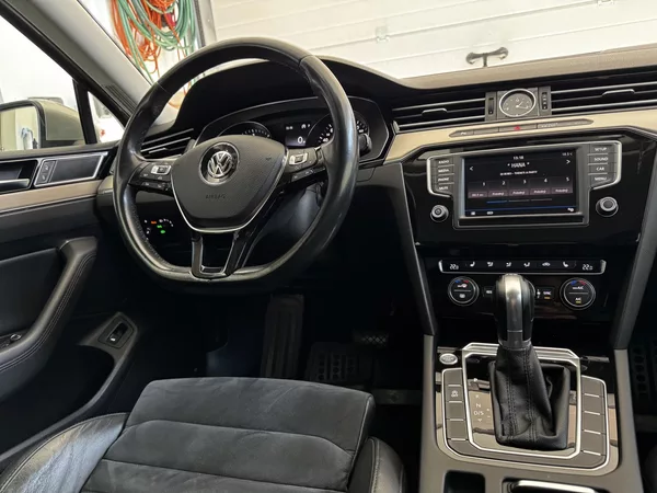 Volkswagen Passat R-line 2.0 TDI 110 KW DSG - CZ - foto 12