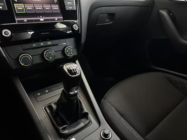 Škoda Octavia 1.0 TSI 85 KW - CZ - foto 13