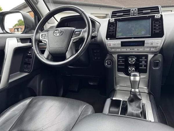 Toyota Land Cruiser 2.8D - CZ - Invincible - foto 12